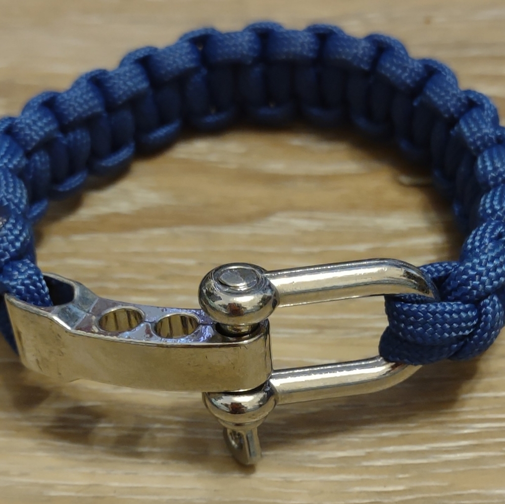 Bracelets, Paracord Animals, Paracord items.